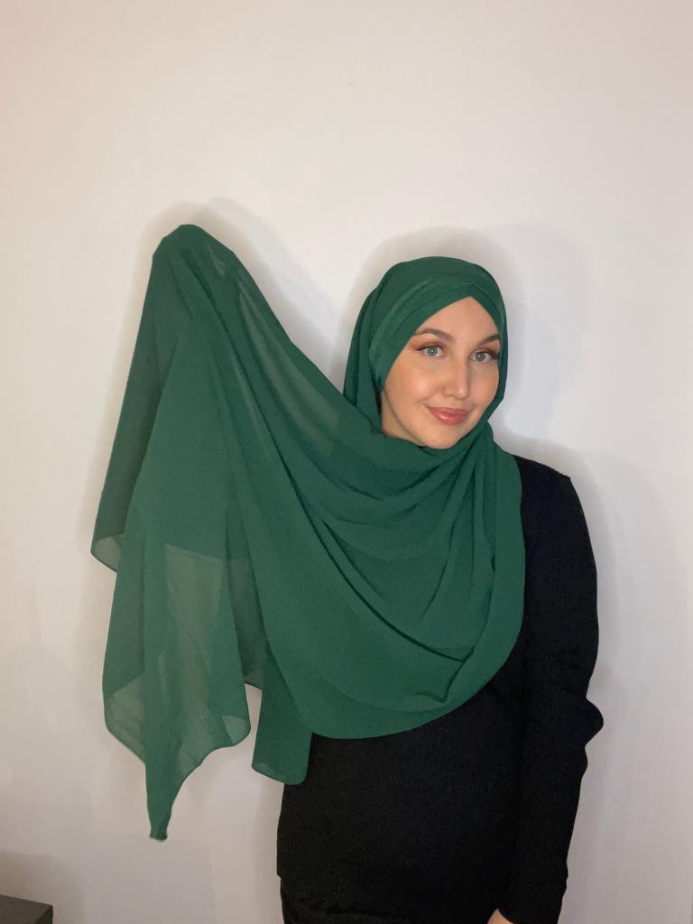 Hijab en mousseline à enfiler bonnet croisé vert sapin