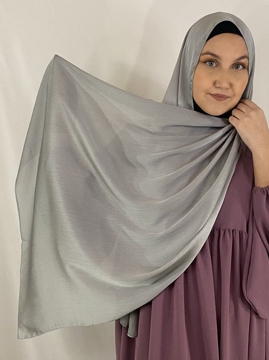 Hijab en Satin Rayé Gris